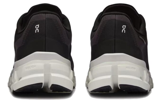 Cloudflow 4 ”Svart Vit”