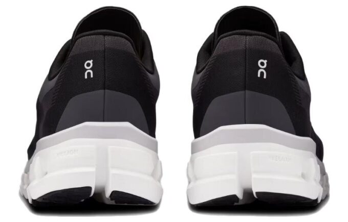 Cloudflow 4 ”Svart Vit”