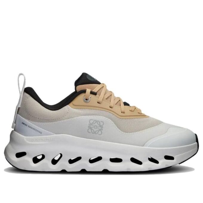 On Running x LOEWE Cloudtilt 2 ”Beige Vit”