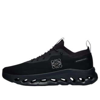 on running x loewe cloudtilt hel svart 1 1 330x330 - On Running x LOEWE Cloudtilt "Hel svart"