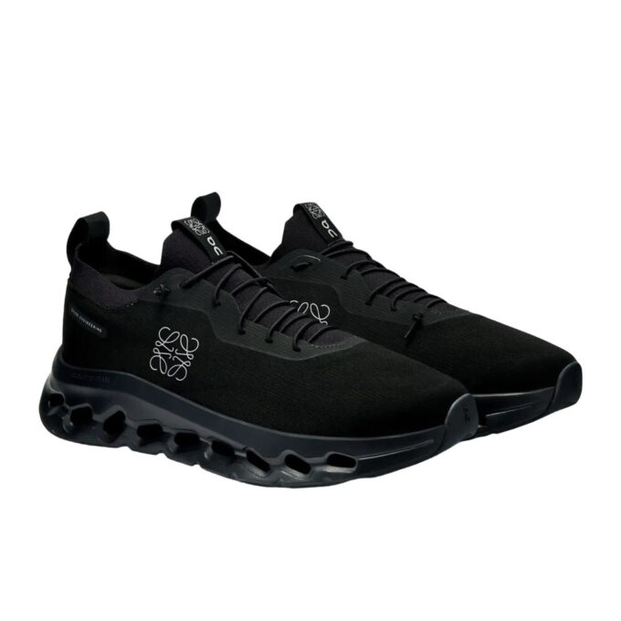 On Running x LOEWE Cloudtilt ”Hel svart”