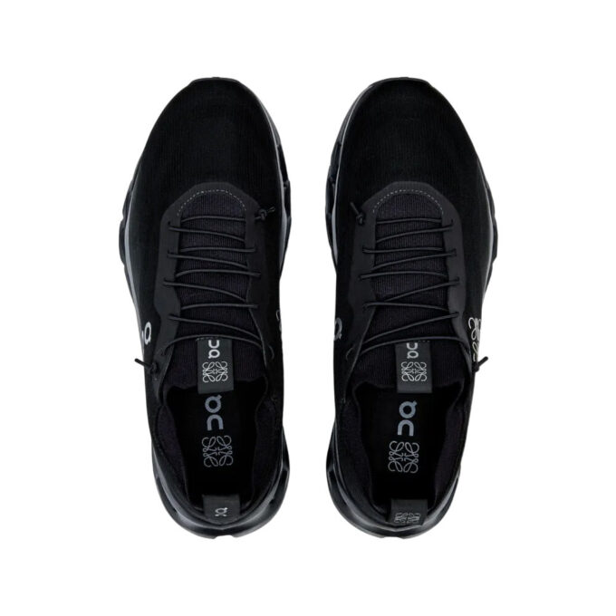 On Running x LOEWE Cloudtilt ”Hel svart”
