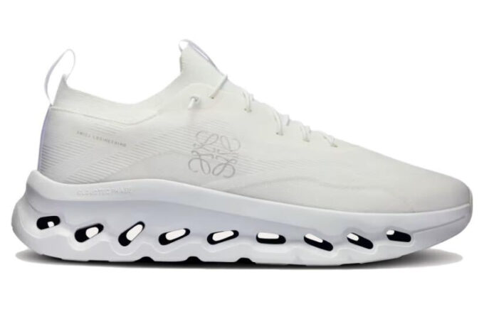 On Running x LOEWE Cloudtilt ”Helvit”