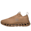 On Running x LOEWE Cloudtilt ”Mörk Sand”