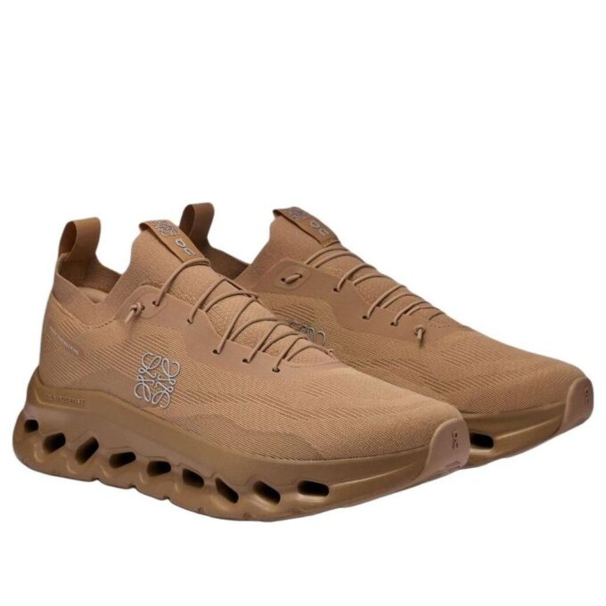 On Running x LOEWE Cloudtilt ”Mörk Sand”